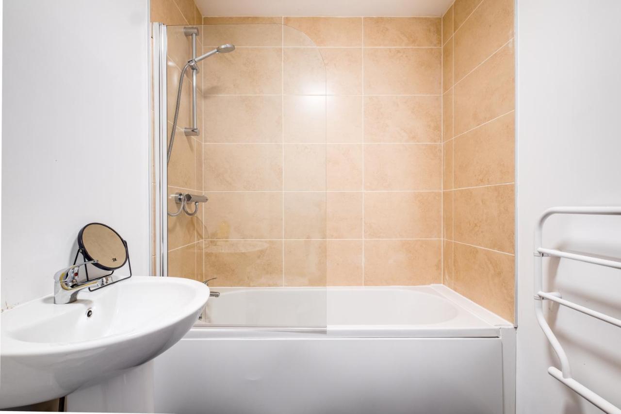 Amhc City Apartments Bradford City Centre One & Two Bedroom Apartments, 24 Hours Express Self Check In, Long Stay Contractors Welcome, Paid Parking Available Nearby Стая снимка